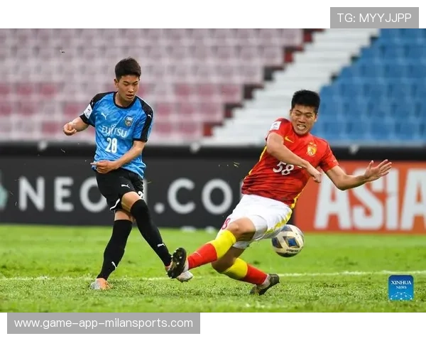 大连足球奇迹：压哨保级成功，全场洒泪的感动瞬间